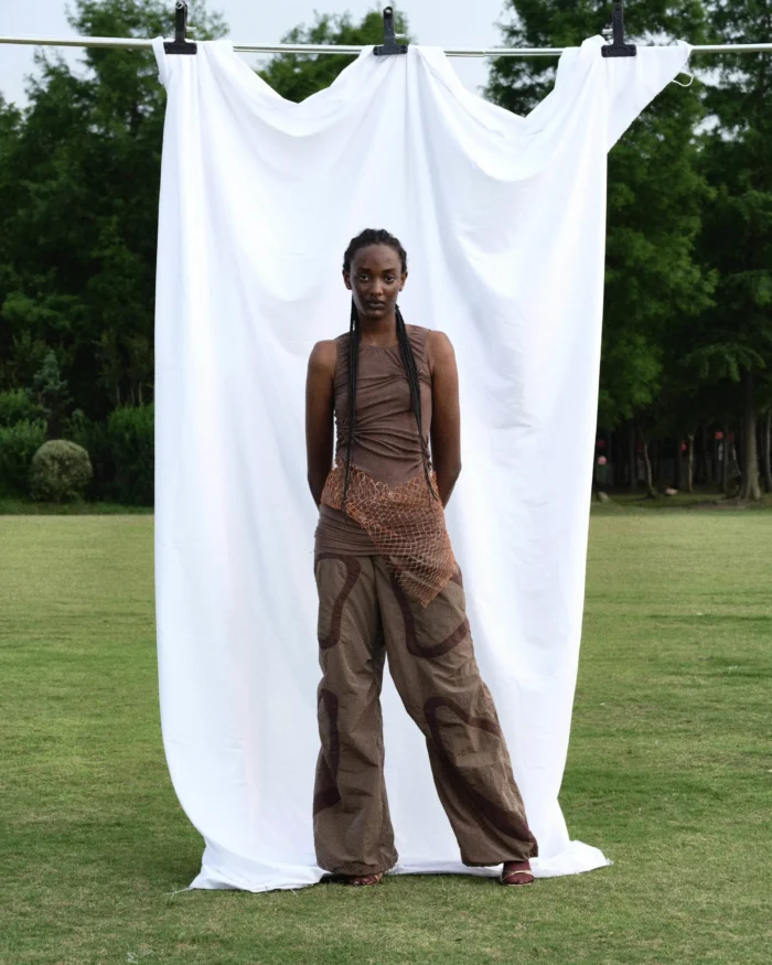“BUIBUI”CUT-OUT FLETTING TENCEL TANK TOP