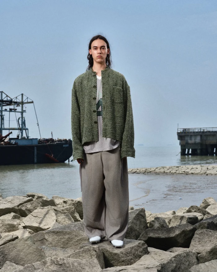GREEN RAW EDGE BUTTONED CARDIGAN
